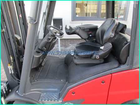Chariots élévateurs GPL 2016  Linde H20T-01 evo triplex4.6m+freelift+sideshift 2.1m high (4)