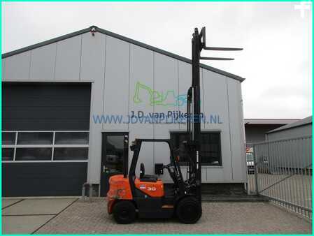 Dieselstapler 2009  Doosan D30G 3t diesel triplex4.7m+sideshift 4961uur 214cm (10)
