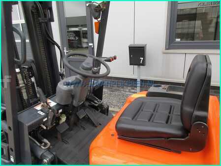 Dieselstapler 2009  Doosan D30G 3t diesel triplex4.7m+sideshift 4961uur 214cm (4)