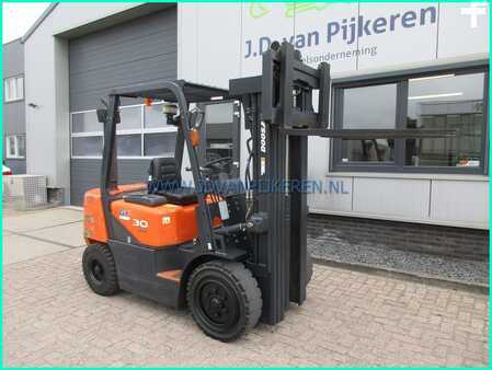 Dieselstapler 2009  Doosan D30G 3t diesel triplex4.7m+sideshift 4961uur 214cm (7)