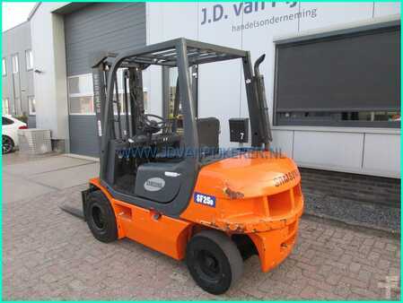 Diesel heftrucks 1998  Samsung SF25D 2500kg diesel 6878 uur + sideshift (2)