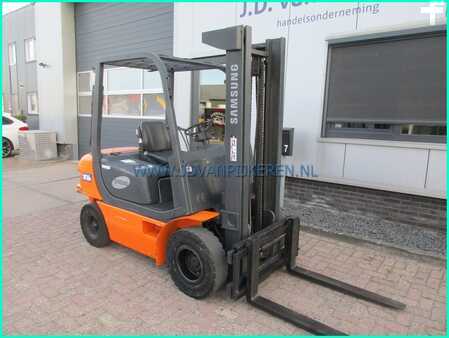 Diesel heftrucks 1998  Samsung SF25D 2500kg diesel 6878 uur + sideshift (7)