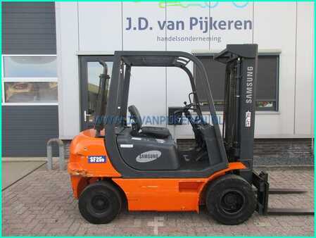 Diesel heftrucks 1998  Samsung SF25D 2500kg diesel 6878 uur + sideshift (8)