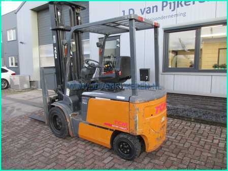 Elektryczne 4-kołowe 2005  TCM FB30 3000kg triplex6.5m+freelift+sideshift+accu65% (2)
