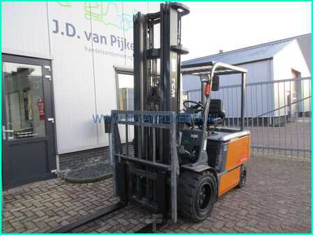 Elektryczne 4-kołowe 2005  TCM FB30 3000kg triplex6.5m+freelift+sideshift+accu65% (3)