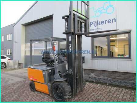 Elektryczne 4-kołowe 2005  TCM FB30 3000kg triplex6.5m+freelift+sideshift+accu65% (7)