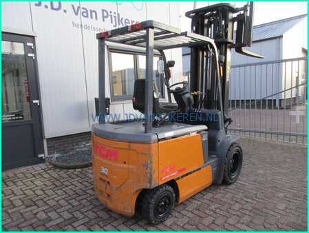 Elektryczne 4-kołowe 2005  TCM FB30 3000kg triplex6.5m+freelift+sideshift+accu65% (9)