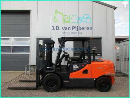Wózki widłowe diesel 2010  Doosan D55SC-5 4199uur 5.5t diesel triplex+freelift+sideshift (1)
