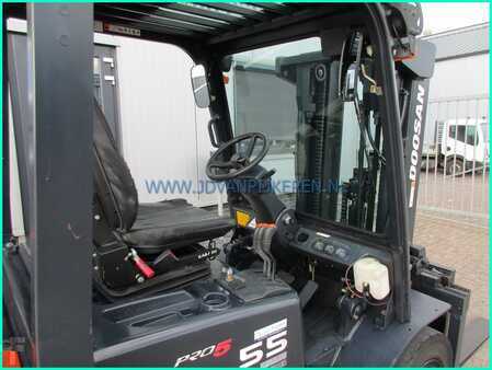 Wózki widłowe diesel 2010  Doosan D55SC-5 4199uur 5.5t diesel triplex+freelift+sideshift (11)