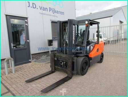 Wózki widłowe diesel 2010  Doosan D55SC-5 4199uur 5.5t diesel triplex+freelift+sideshift (3)