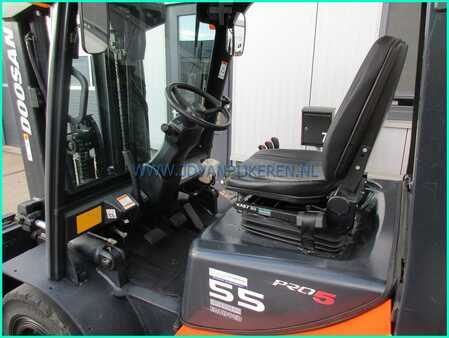 Wózki widłowe diesel 2010  Doosan D55SC-5 4199uur 5.5t diesel triplex+freelift+sideshift (4)