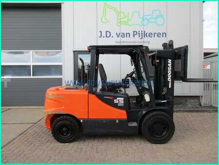 Wózki widłowe diesel 2010  Doosan D55SC-5 4199uur 5.5t diesel triplex+freelift+sideshift (7)
