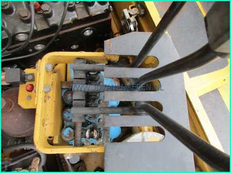 Treibgasstapler - CAT Lift Trucks V80F 4000kg Perkins LPG sideshift+4xhydrauliek (6)
