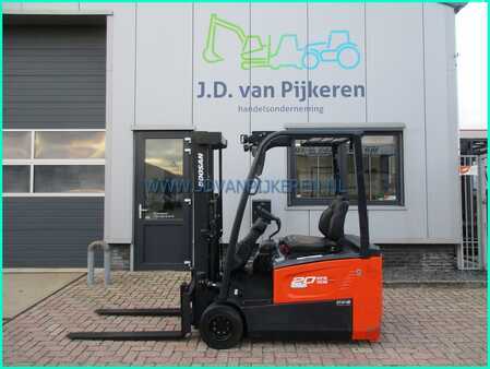 3-wiel elektrische heftrucks 2017  Doosan B20T-7 2000kg 213cm high+freelift+sideshift+5473hours (1)