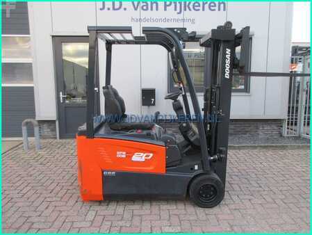 3-wiel elektrische heftrucks 2017  Doosan B20T-7 2000kg 213cm high+freelift+sideshift+5473hours (9)