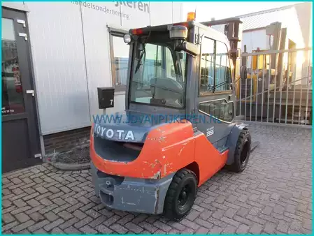 Empilhador diesel 2016  Toyota 52-8FDJF35 3.5t diesel 2016 sideshift + cabine (10)
