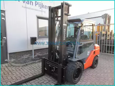 Empilhador diesel 2016  Toyota 52-8FDJF35 3.5t diesel 2016 sideshift + cabine (3)