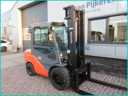 Empilhador diesel 2016  Toyota 52-8FDJF35 3.5t diesel 2016 sideshift + cabine (8)