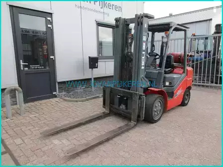 Nestekaasutrukki 2019  Heli CPYD35 3.5t+2019+3007hours+triplex4.6+shift+4xhydraulic (3)