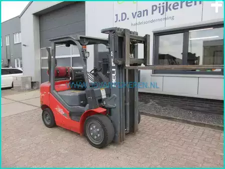 Nestekaasutrukki 2019  Heli CPYD35 3.5t+2019+3007hours+triplex4.6+shift+4xhydraulic (8)