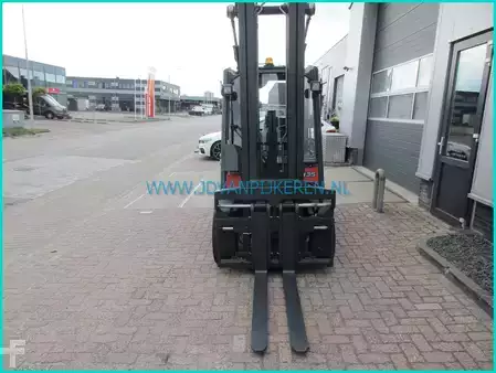Diesel heftrucks 2011  Linde H35D-01 diesel+triplex6.4m+sideshift+forkpositioner+cabin (13)