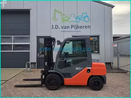 Dieseltruck 2007  Toyota 52-8FDF30 diesel 5685hours+triplex+sideshift+cabin (1)