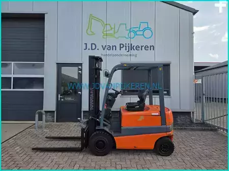 Electric - 4 wheels 1999  Toyota FBMF20 battery63%+sideshift+4xhydraulic (1)