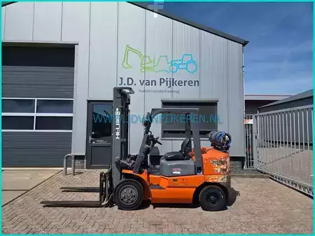 Nestekaasutrukki 2008  Heli CPQD35H Nissan engine triplex5.4m+shift+4xhydraulic (1)