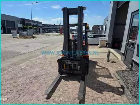 Nestekaasutrukki 2008  Heli CPQD35H Nissan engine triplex5.4m+shift+4xhydraulic (11)