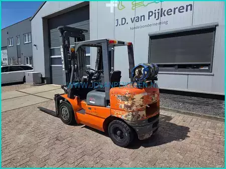 Nestekaasutrukki 2008  Heli CPQD35H Nissan engine triplex5.4m+shift+4xhydraulic (2)