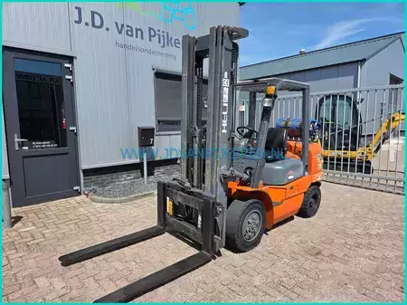 Nestekaasutrukki 2008  Heli CPQD35H Nissan engine triplex5.4m+shift+4xhydraulic (3)