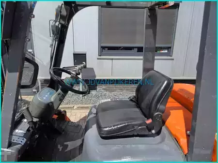 Nestekaasutrukki 2008  Heli CPQD35H Nissan engine triplex5.4m+shift+4xhydraulic (4)