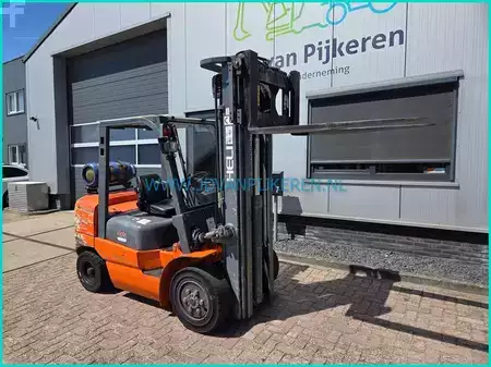 Nestekaasutrukki 2008  Heli CPQD35H Nissan engine triplex5.4m+shift+4xhydraulic (7)