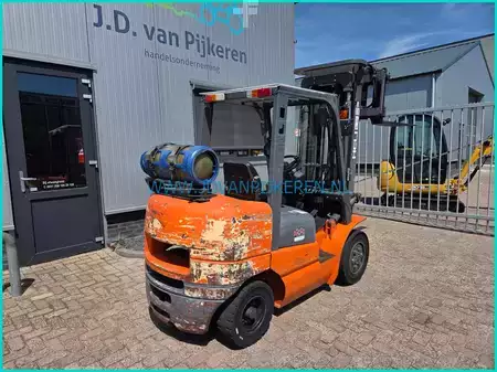 Nestekaasutrukki 2008  Heli CPQD35H Nissan engine triplex5.4m+shift+4xhydraulic (9)