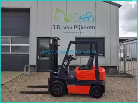 Diesel Forklifts - Toyota 02-5FD15 1.5t diesel + 3x hydraulic (1)