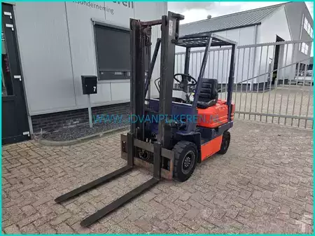 Diesel Forklifts - Toyota 02-5FD15 1.5t diesel + 3x hydraulic (3)