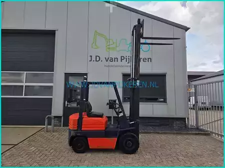 Diesel Forklifts - Toyota 02-5FD15 1.5t diesel + 3x hydraulic (9)