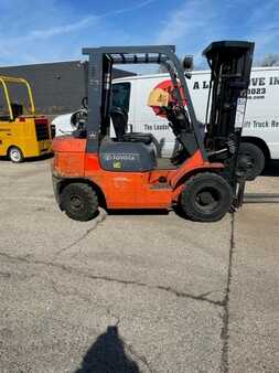 Propane Forklifts 2003  Toyota 7FGC25 (1)