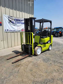 Propane Forklifts 2005  Clark CG25 (1)