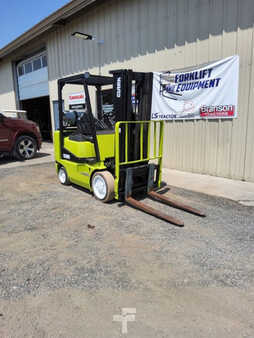 Propane Forklifts 2005  Clark CG25 (3)