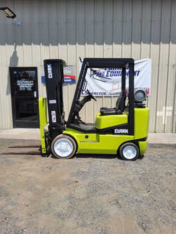 Propane Forklifts 2005  Clark CG25 (6)
