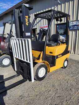 Propane Forklifts 2010  Yale GLP040 (2)