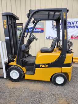 Propane Forklifts 2010  Yale GLP040 (3)