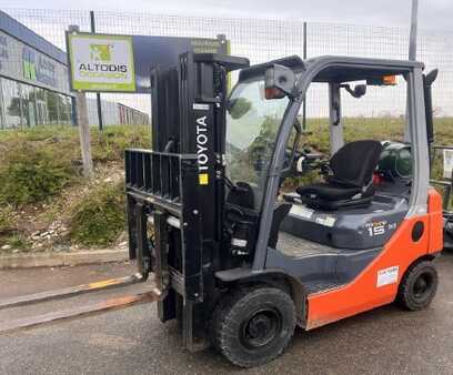 LPG Forklifts 2014  Toyota 028FGF15 (1) 
