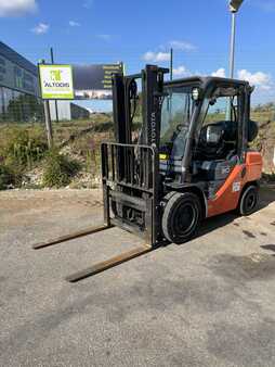Propane Forklifts 2015  Toyota 028FGF30 (1) 