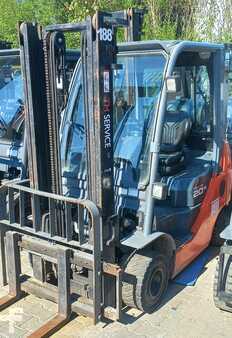 LPG Forklifts 2011  Toyota 02-8FGF20 (1)