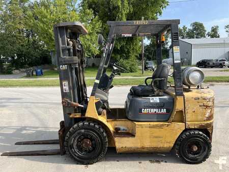 Carretilla elevadora diésel 2003  CAT Lift Trucks GP25K (1)