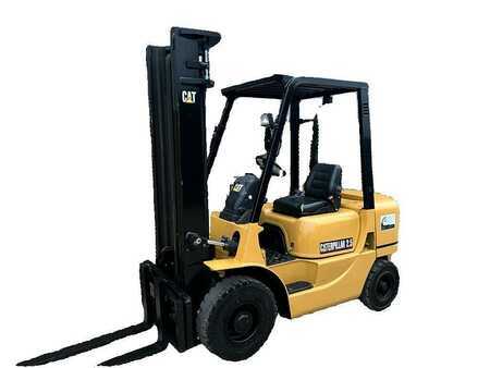 Wózki widłowe diesel 2002  CAT Lift Trucks DP30K (1)