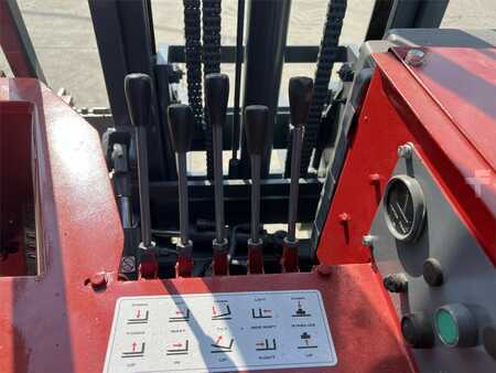 Truck Mounted Forklift 2005  Moffett M5500 (14)