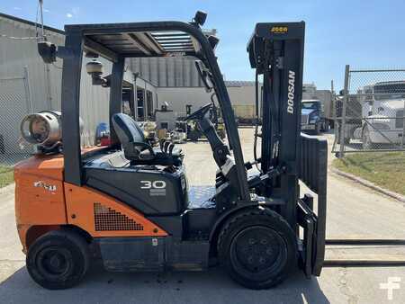 Carretilla elevadora diésel 2017  Doosan G30N-7 (3)